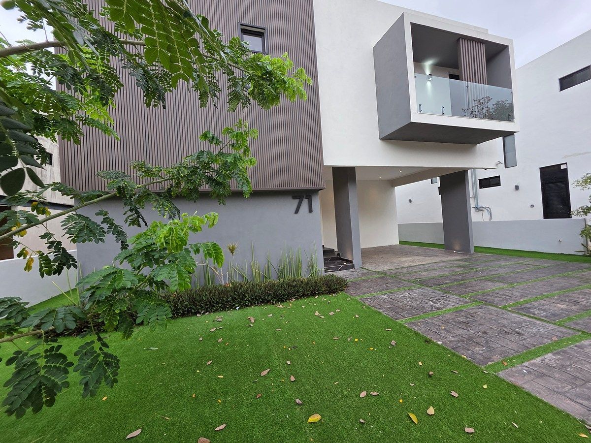 Casa de Lujo en Venta en Oasis, Yucatán Country Club · 2