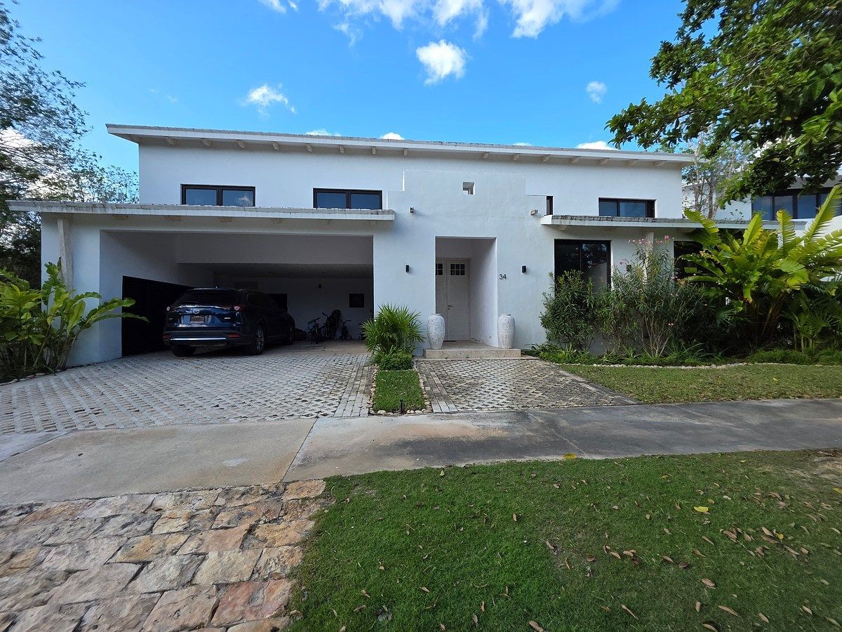Casa en Venta en Yucatán Country Club · 3
