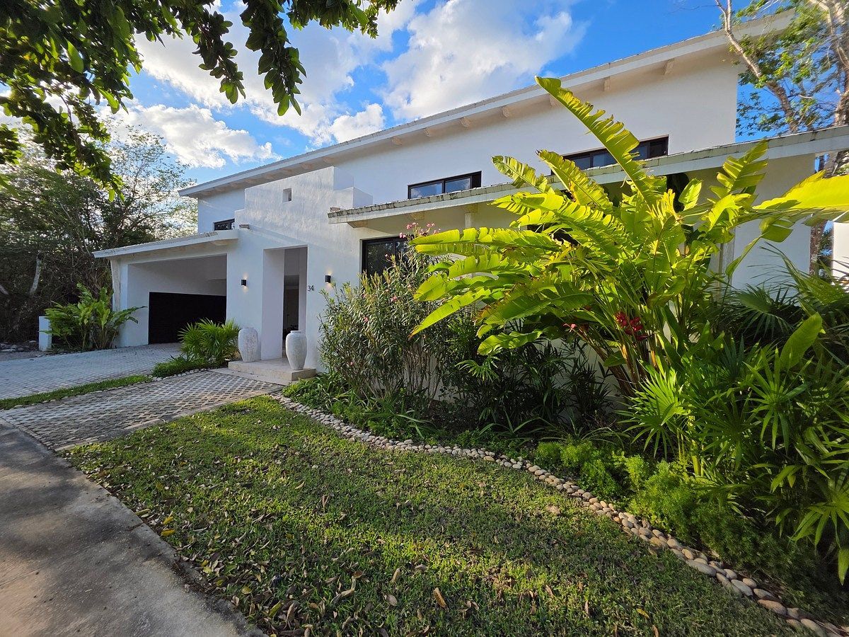 Casa en Venta en Yucatán Country Club · 5