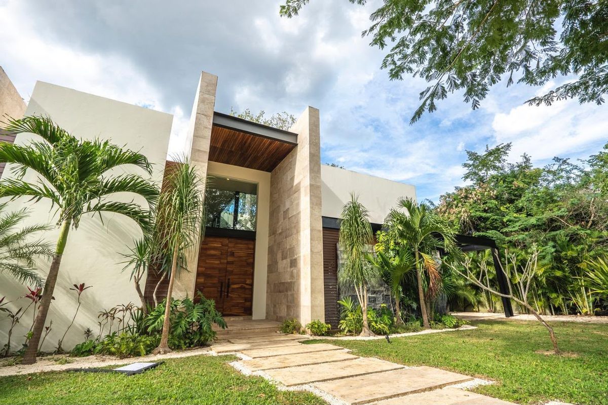 Casa con vista al campo de golf en Yucatán Country Club
